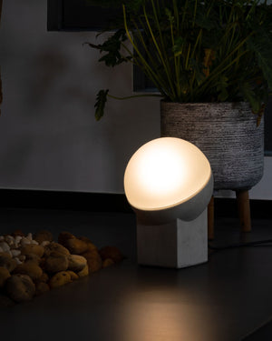 Recycled Concrete Table Lamp Nie | Bentu
