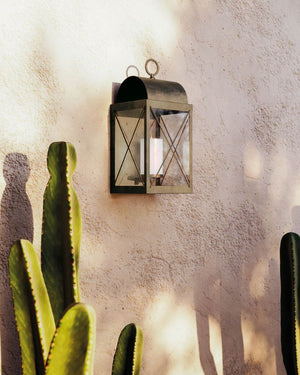 Traditional Exterior Wall Lantern
