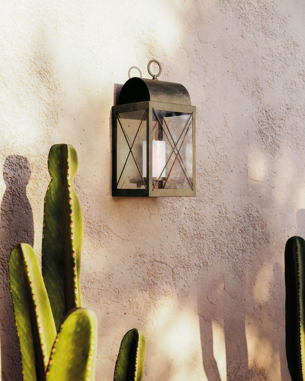 Traditional Exterior Wall Lantern